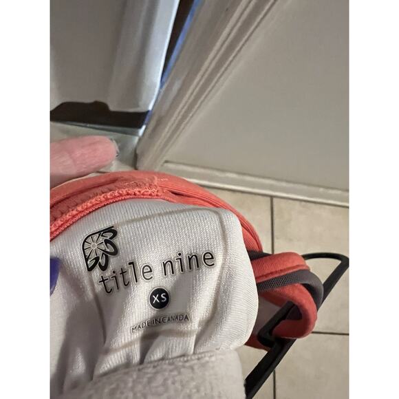 Title None Orange Gray Twisted Back Tank Top Sz Xs Built In Bra Activewear - Picture 3 of 4